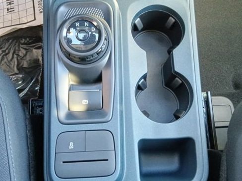 New 2025 Ford Maverick XL image 24