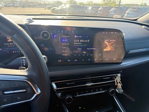 Used 2025 Chevrolet Traverse LT w/ Driver Confidence Package FWD image 21