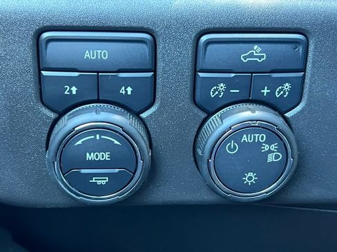 Used 2024 Chevrolet Silverado 1500 LT AWD/4WD image 19