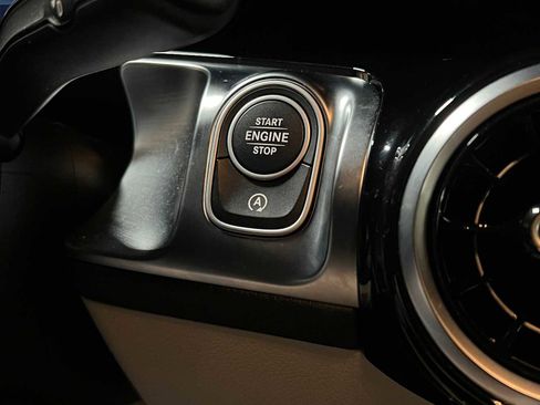 Certified 2025 Mercedes-Benz GLB 250 4MATIC image 27