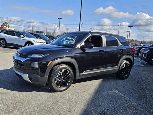 Used 2023 Chevrolet TrailBlazer LT w/ Convenience Package image 3