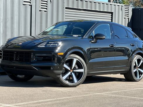 Used 2025 Porsche Cayenne Coupe image 1