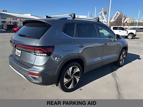 Used 2025 Volkswagen Taos SE AWD/4WD image 3