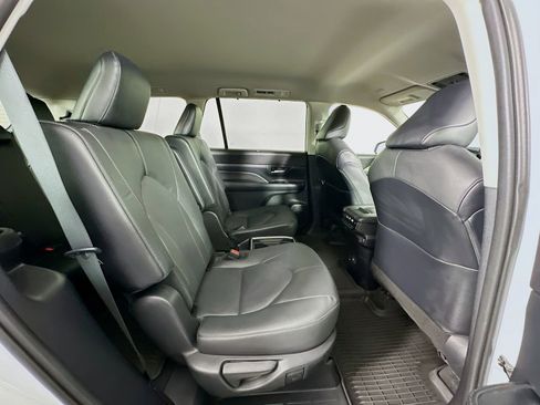 Certified 2024 Toyota Grand Highlander AWD image 28