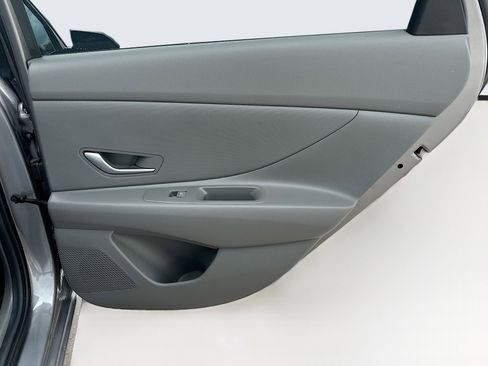 Used 2024 Hyundai Elantra SE image 28