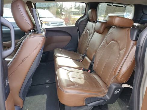 Used 2017 Chrysler Pacifica Limited w/ UConnect Theater Package image 30