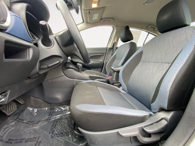 Used 2025 Nissan Versa SV FWD image 9