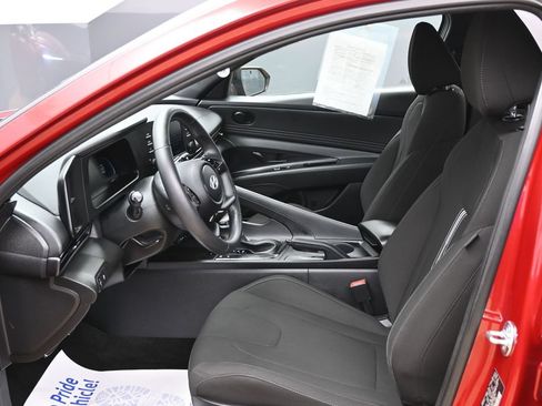 Used 2025 Hyundai Elantra Sport FWD image 15