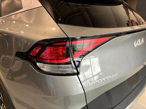 Used 2023 Kia Sportage LX image 24