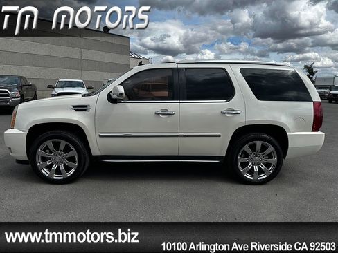 Used 2007 Cadillac Escalade 2WD w/ Information Package image 3