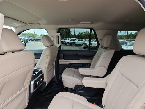 Used 2022 Ford Expedition XLT RWD image 16