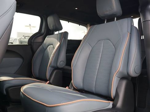 New 2027 Chrysler Pacifica Pinnacle w/ Theater Group FWD image 8