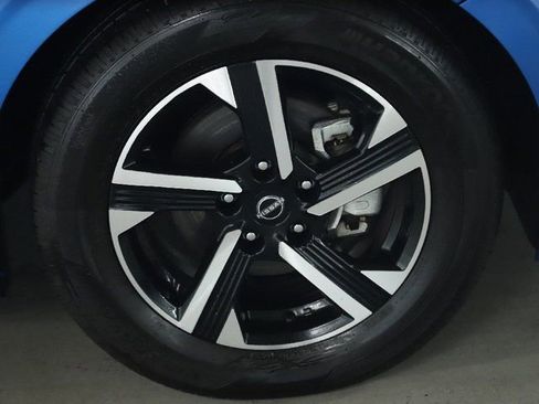 Used 2025 Nissan Sentra SV FWD image 10