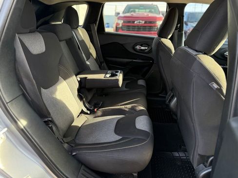 Used 2014 Jeep Cherokee Altitude w/ Cold Weather Group image 20