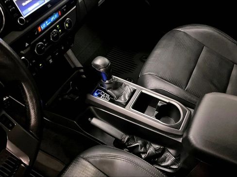 Used 2022 Toyota Tacoma TRD Off-Road w/ TRD Premium Off Road Package AWD/4WD image 19