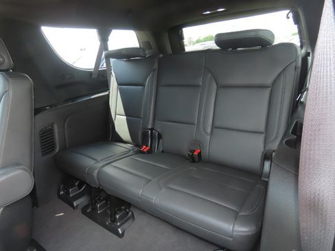 Used 2024 Chevrolet Suburban Z71 w/ Luxury Package AWD/4WD image 22