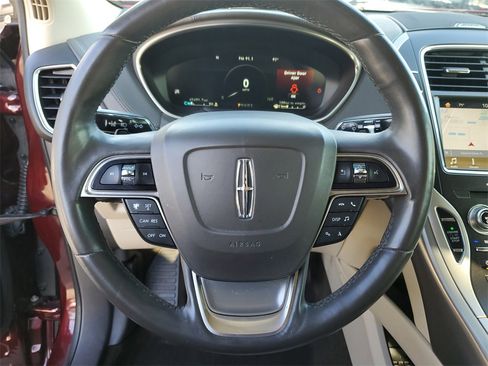 Used 2019 Lincoln Nautilus Select image 23