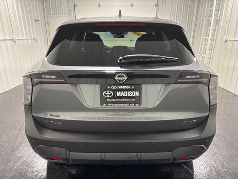 Used 2025 Nissan Kicks SV AWD/4WD image 4