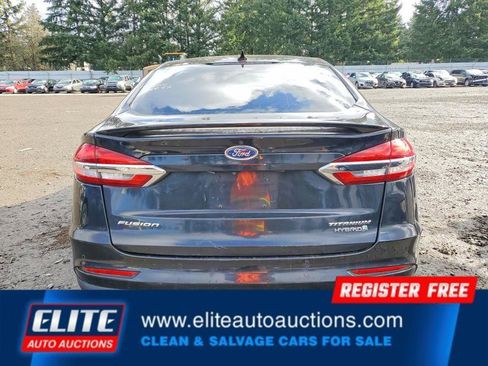Used 2019 Ford Fusion Titanium image 12
