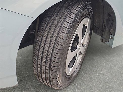 Used 2015 Toyota Prius Two image 31