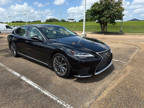 Used 2022 Lexus LS 500 w/ Interior Upgrade Package RWD image 3