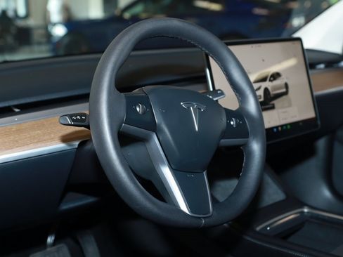 Used 2023 Tesla Model 3 Standard Range image 23