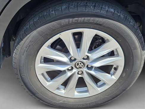 Used 2023 Toyota Corolla Cross LE w/ Moonroof Package FWD image 4