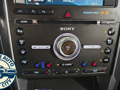 Used 2017 Ford Explorer Limited w/ Equipment Group 301A AWD/4WD image 16