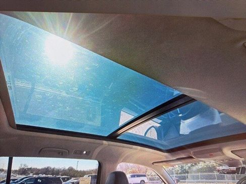 Used 2023 Volkswagen Atlas SEL Premium image 9