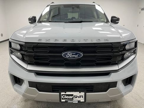 Used 2025 Ford Expedition Platinum AWD/4WD image 3