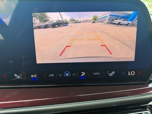 Used 2025 Chevrolet Traverse Z71 AWD/4WD image 19
