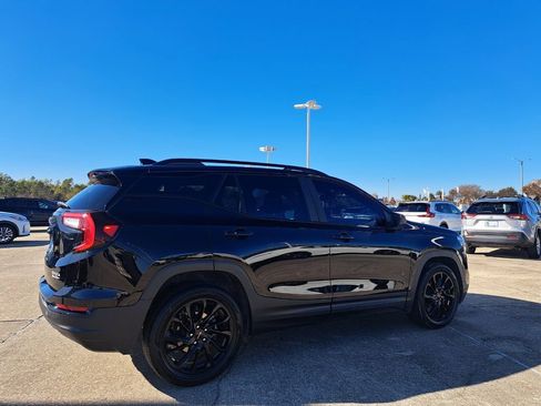 Used 2023 GMC Terrain SLE w/ Driver Convenience Package image 5