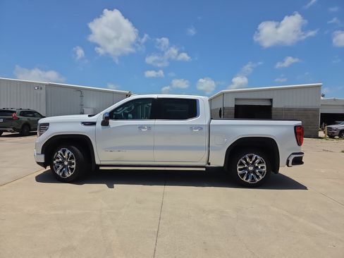 Used 2024 GMC Sierra 1500 Denali w/ Denali Reserve Package AWD/4WD image 8