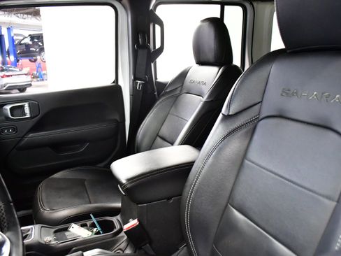 Used 2022 Jeep Wrangler Unlimited Sahara w/ Cold Weather Group image 11