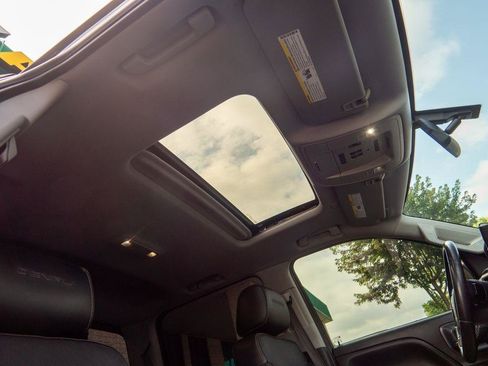 Used 2015 GMC Sierra 1500 Denali AWD/4WD image 29