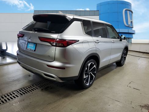 Used 2024 Mitsubishi Outlander SE AWD/4WD image 5