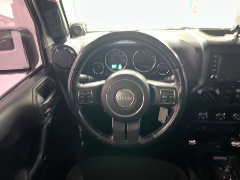 Used 2014 Jeep Wrangler Unlimited Sahara w/ Connectivity Group AWD/4WD image 11