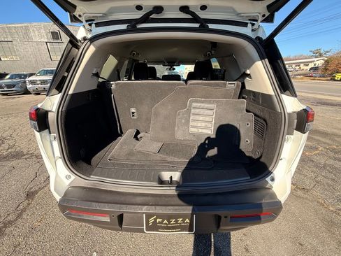 Used 2025 Nissan Pathfinder SV image 12