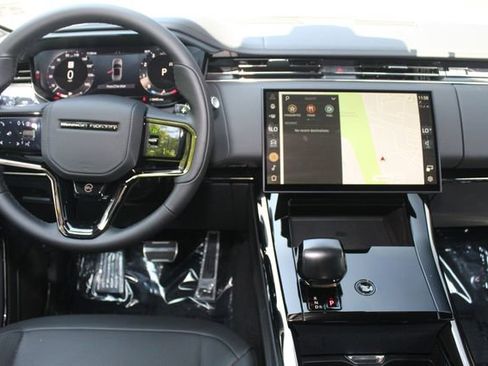 Used 2024 Land Rover Range Rover Sport image 4