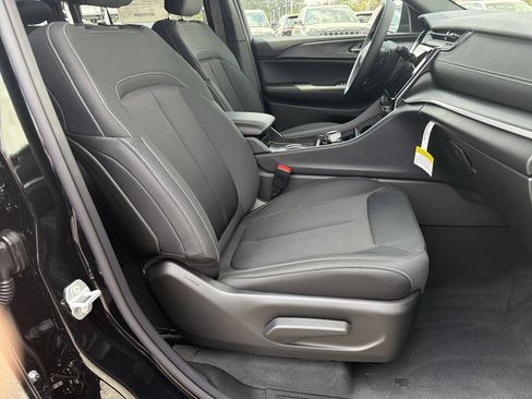 New 2026 Jeep Grand Cherokee Laredo w/ Trailer Tow Package image 16