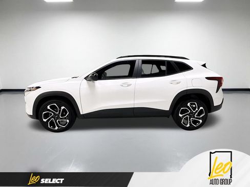 Used 2025 Chevrolet Trax RS w/ Driver Confidence Package FWD image 11