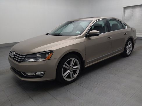 Used 2015 Volkswagen Passat 1.8T SEL Premium FWD image 2