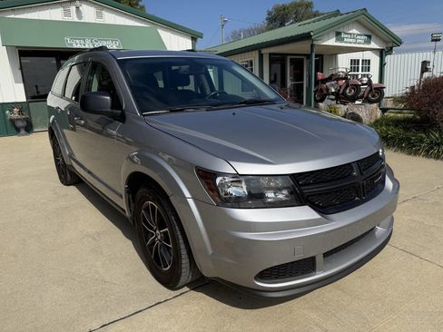 Used 2018 Dodge Journey SE w/ Connectivity Group image 3