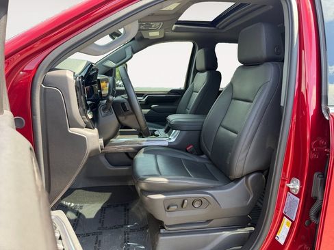 Used 2025 Chevrolet Silverado 2500 LTZ w/ LTZ Convenience Package AWD/4WD image 6