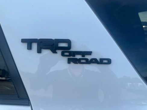 Used 2018 Toyota 4Runner TRD Off-Road Premium AWD/4WD image 8