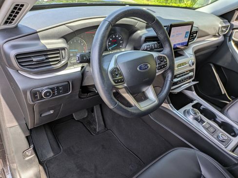 Used 2023 Ford Explorer XLT w/ Equipment Group 202A AWD/4WD image 8
