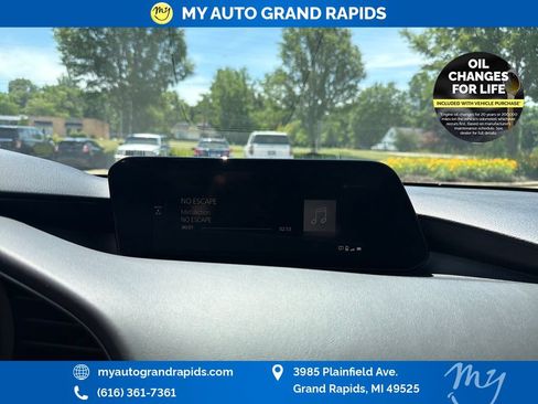 Used 2020 MAZDA MAZDA3 Hatchback w/ Preferred Package FWD image 21