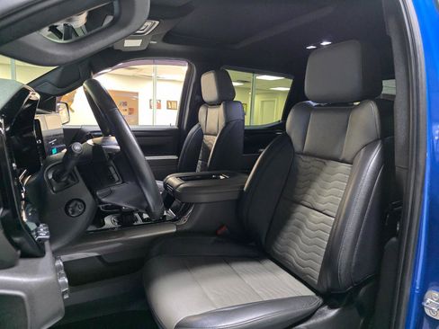 Used 2022 Chevrolet Silverado 1500 ZR2 w/ Technology Package image 17