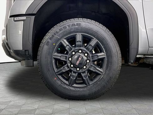 Used 2024 GMC Sierra 3500 AT4 w/ Technology Package AWD/4WD image 9