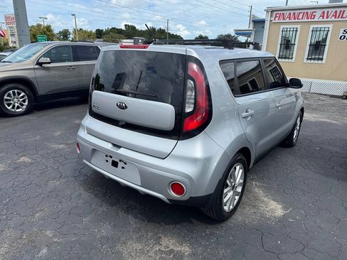 Used 2018 Kia Soul + FWD image 7